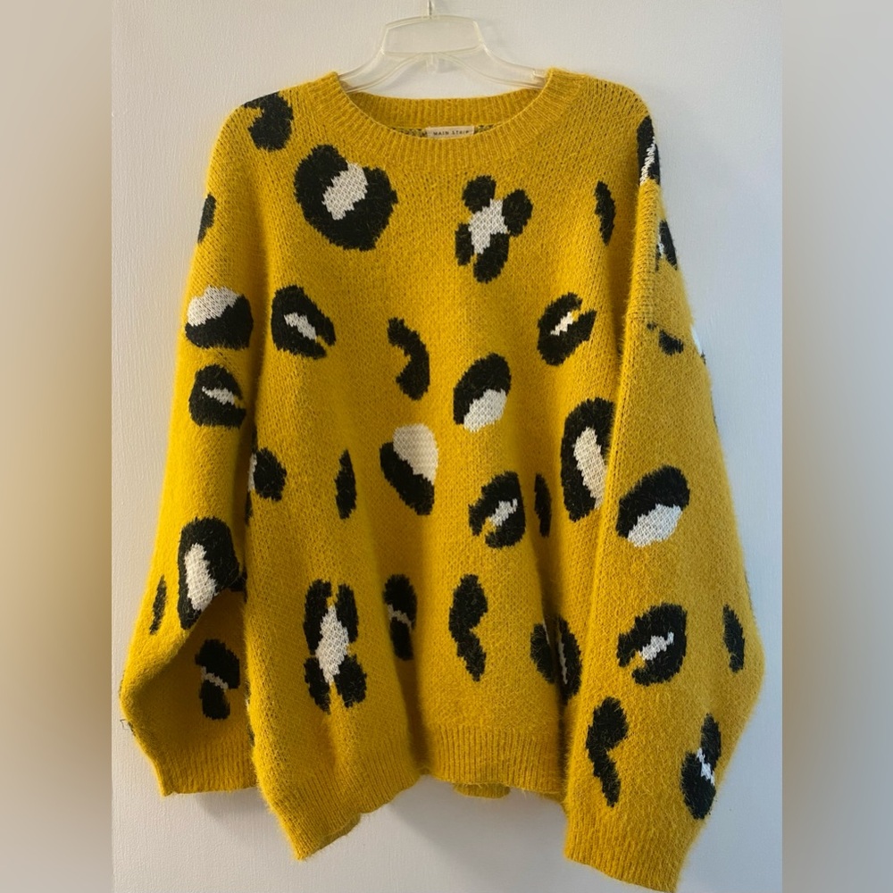 Main Strip Women's Yellow & Black Leopard Pullover Sweater Size Medium